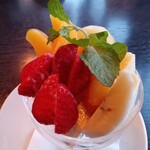 くるみの実 - 【 フルーツパフェ 】　７００円