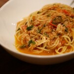 バール ブリオ - ズワイガニと大葉、トマトのアーリオオーリオパスタ