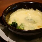 バール ブリオ - えびとブロッコリーのラクレット