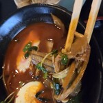 まさか - 野菜にキノコに豚バラ肉にニンニクチップがたっぷり入ってます～！w(゜o゜)w