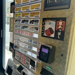 スパイス・ラー麺 卍力 - 一番下段にイートインできるつけ麺が