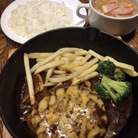渋谷アチェーゾ - 週替りハンバーグランチ　デミグラスソース&炙りチーズ　1,180円