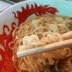 えびすや - 麺は細麺　ピンボケが残念だが美味しい