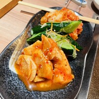 焼肉ホルモン 稲田 - キムチ盛り合わせ