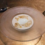 シャテーニュ - 桃のスープ　クリームチーズ　ワインのジュレ