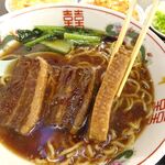永楽 - 豚角煮タン麺930円（ランチは、炒飯、麻婆豆腐ほか、食べ放題）