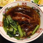 永楽 - 豚角煮タン麺930円（ランチは、炒飯、麻婆豆腐ほか、食べ放題）