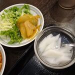 永楽 - 豚角煮タン麺930円（ランチは、炒飯、麻婆豆腐ほか、食べ放題）