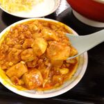 永楽 - 豚角煮タン麺930円（ランチは、炒飯、麻婆豆腐ほか、食べ放題）