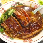 永楽 - 豚角煮タン麺930円（ランチは、炒飯、麻婆豆腐ほか、食べ放題）