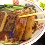 永楽 - 豚角煮タン麺930円（ランチは、炒飯、麻婆豆腐ほか、食べ放題）