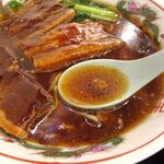 永楽 - 豚角煮タン麺930円（ランチは、炒飯、麻婆豆腐ほか、食べ放題）