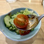焼肉ホルモン 肉成 - 野菜サラダをスプーンで食べるの困難