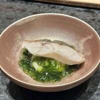 鮨 ふじおか - のどぐろの下にはあおさ餡とシャリ。バランスよくて最後の晩餐に食べたいと言ってしまった。
