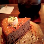 カフェ ケシパール - 黒ごまチョコのベイクドチーズとドリップアイス珈琲