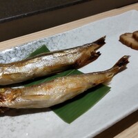 おたる政寿司 新宿店 - ししゃも夫婦（上：雄、下：雌）