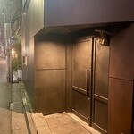 八面六秘 - 外観