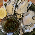 丸ひろ鮨 - 料理写真:殻付き牡蠣