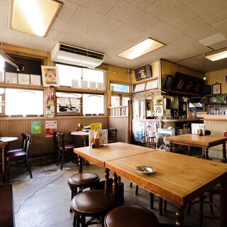 古き良き昭和の歴史を感じる店内