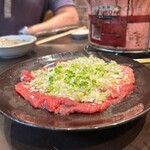 炭火焼肉 にく式 - 「ネギ塩牛タン」