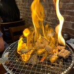 炭火焼肉 にく式 - いい感じです(;^ω^)