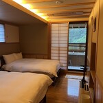 懐石宿水鳳園 - ベッドルームと露天風呂