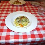 OSTERIA NAKANO - 鱧とバジリコのキターラ　　松の実にんにく、鱧　トマトが合わさってうま～い