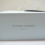 ピエール・エルメ・パリ - 大きめの箱