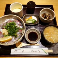 丸新 - 鯵たっぷり丼　1760円