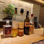 まとい 銀座 - 選べるデザートワインたち、、、真ん中のが、、、