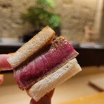 まとい 銀座 - 赤身だけど、口どけのよい肉。
