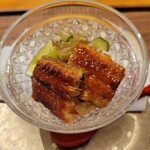 まとい 銀座 - 鰻の奥にはキュウリや茗荷の刻み