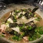 らーめん 小僧 - 【替え飯】
                                白飯の食券を購入して、店員さんに渡す際に秘密の暗号を伝えると『替え飯』が食べれます