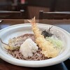そじ坊 - 海老天、茄子天、大根おろし、刻み葱、海苔などがたっぷり盛られています。