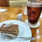 ミエ シマムラ - 紅茶のケーキとアイスコーヒー