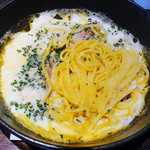 ボコボコって沸騰しているパスタ