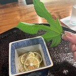 心根 - カジの葉を開けると…一筋縄の素麺