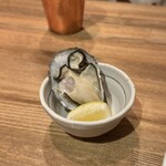 酒肴場 屯 - 兵庫県赤穂産の最高級牡蠣「サムライゴールド」¥350