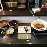 ホテルクラウンヒルズ相模原 - 目玉焼､ソーセージ､惣菜､漬物