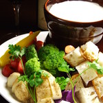 野菜と食べるチーズフォンデュ
