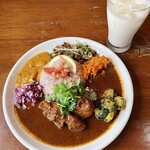 クボカリー - 本日のカリープレート＋ラッシー　２０００円