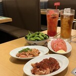 鶏焼肉 ホルモン てっちゃん - せせり（ノーマル、辛辛）、トマト、枝豆