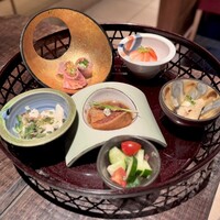 おだし 恵比寿店 - 黒毛和牛5色肉巻き 特製ゴマダレ 土佐酢ジュレと共に