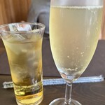 カフェボヌール - りんごジュースとスパークリングワイン