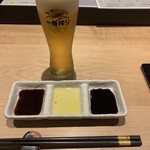 最魚の晩餐～寿司と牡蠣と日本酒の裏切り～ - 左から甘醤油、オリーブオイル塩、醤油