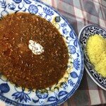 モレーナ - オニオンと挽肉のカレー（900円）