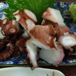 鶴亀 - タコのぶつ切り 450円(税込)(2024年7月17日撮影)