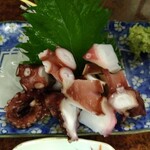 鶴亀 - タコのぶつ切り 450円(税込)(2024年7月17日撮影)