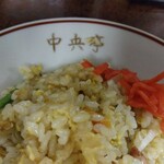 鶴亀 - 五目チャーハン 630円(税込)(2024年7月17日撮影)