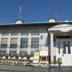 健康食工房 たかの - 金沢市でこだわりの自然食穀菜食のレストラン　マクロビオティック「健康食工房たかの」のお店の周りは鮮やかなお花がいっぱい、お客様を可愛いお花がお迎えいたします。